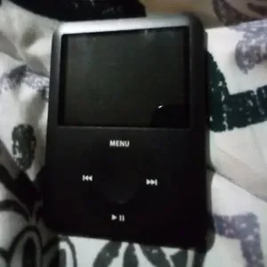 iPod♡♡8GB iPod 4th Generation - 8GB - White (Unlocked) - READ
